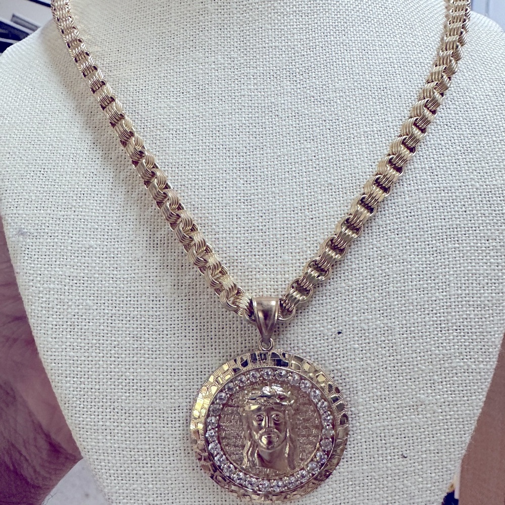 10kt gold chain and charm